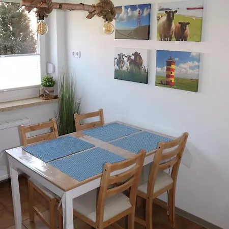 Wippsteert - 5 Sterne - Mit Balkon Und Pkw Stellplatz 엠덴